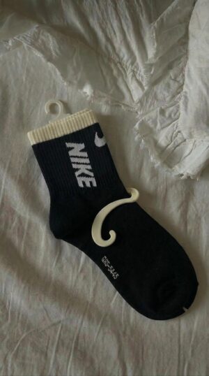 nike white stripe